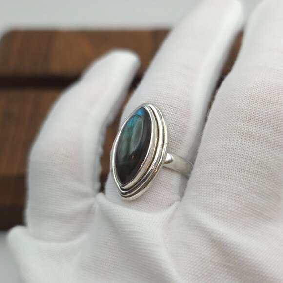 Size 7.25 925 Sterling Silver Large Marquise Labradorite Ring - Picture 3 of 8